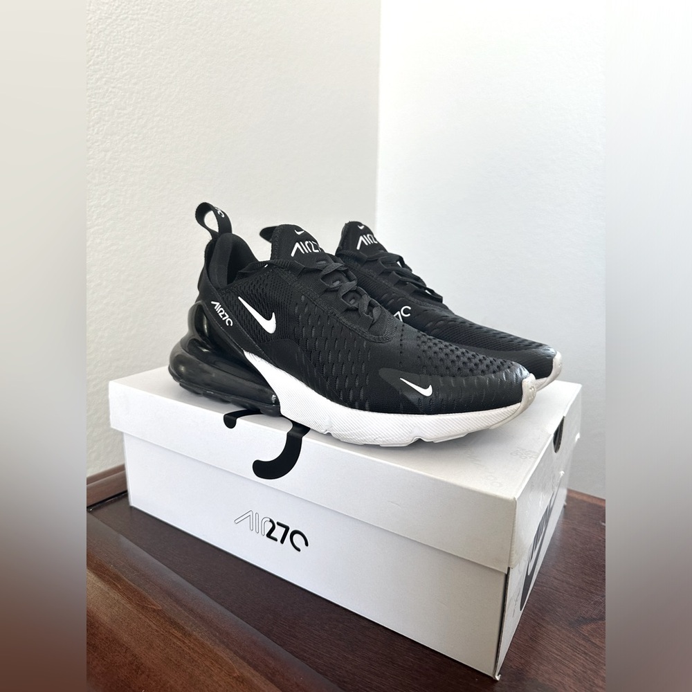 EEUC Like new Women’s Nike Air Max 270 - Black / White Anthracite 9/9.5